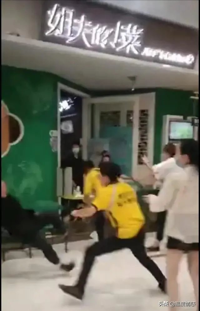 美团女外卖员