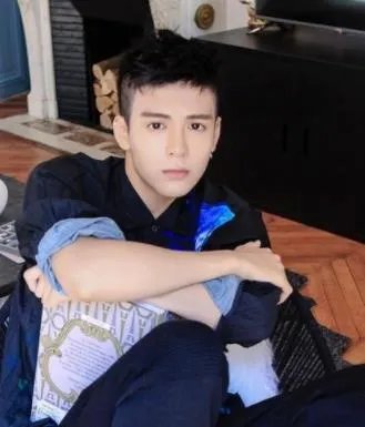 曾舜晞图片:杜天皓和曾舜晞两人什么关系长得好像