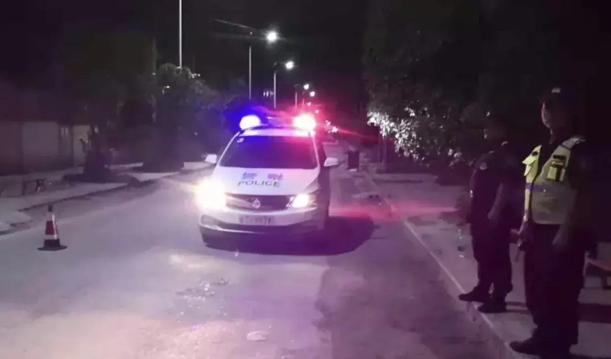 江西一男子当街疯狂殴打一女子,二者有什么矛盾?