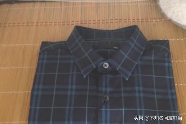 如何叠长袖的衣服?