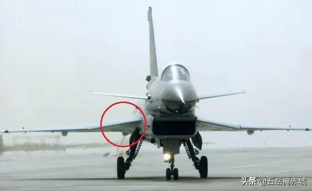 为什么J10不加装保型油箱,而加三个副油箱占用外挂架呢?