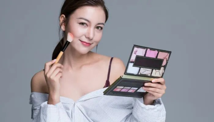 腮红怎么打 怎么打腮红更好看