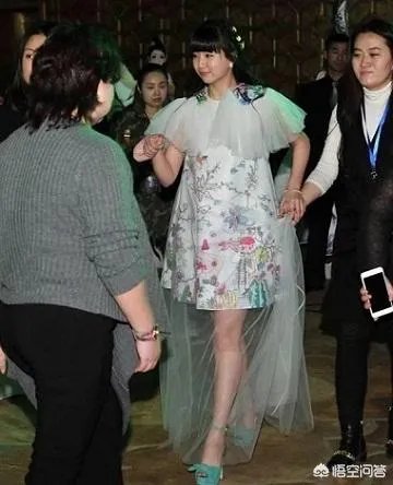 曾经在春晚舞台惊艳众人的小彩旗,现在怎么样了?