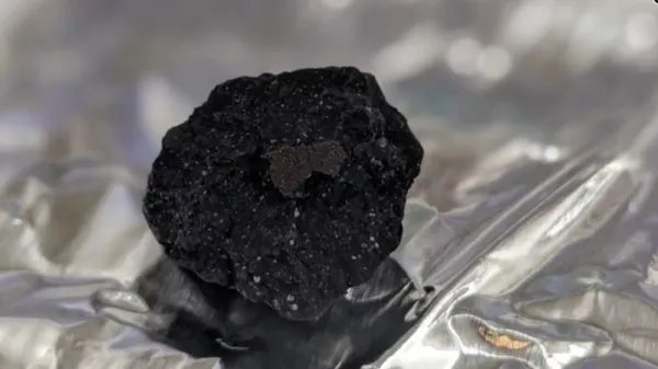 英国在陨石中发现地外水，这代表着什么呢？外星生命真的存在吗？