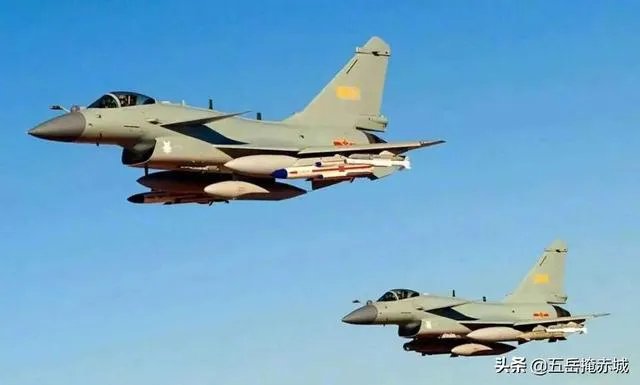 为什么J10不加装保型油箱,而加三个副油箱占用外挂架呢?