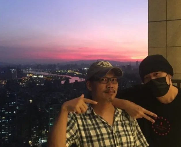 周杰伦方文山合影打破不和传闻?