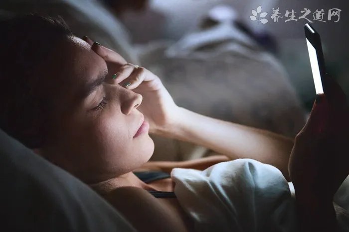 怎样使用眼霜去眼袋_眼霜去眼袋方法