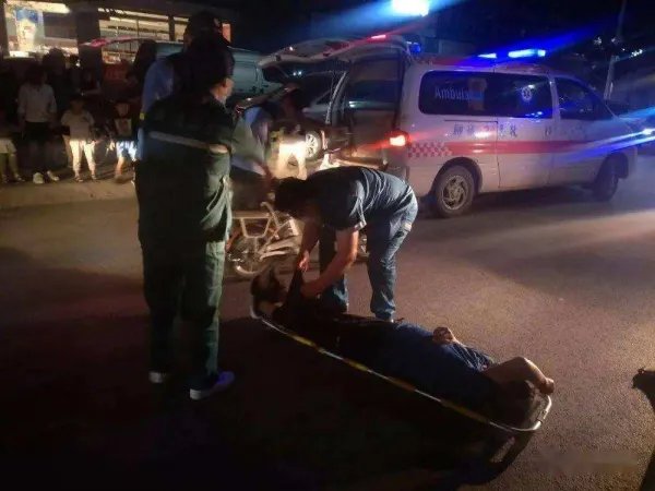 吉林女子醉酒倒地冻得瑟瑟发抖,被过路男子一把拽起,该女子为何要醉酒?