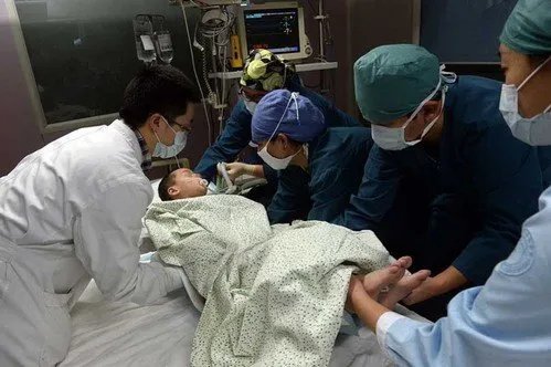 公交司机突发心梗离世前忍痛停车,我们生活中的“平凡英雄”有哪些?