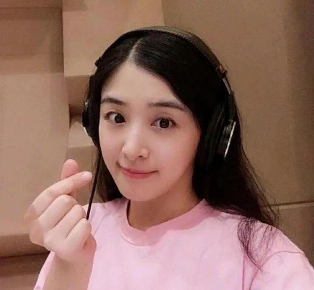 如何看待张含韵否认与彭冠英结婚，并称自己单身？