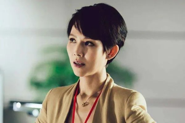 蔡少芬三胎孕肚明显，为何她的第二胎和第三胎差了好几年？