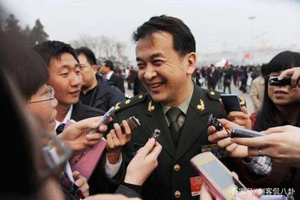 黄宏上午被免职,下午就被带走,如今多年过去了他过得怎么样?
