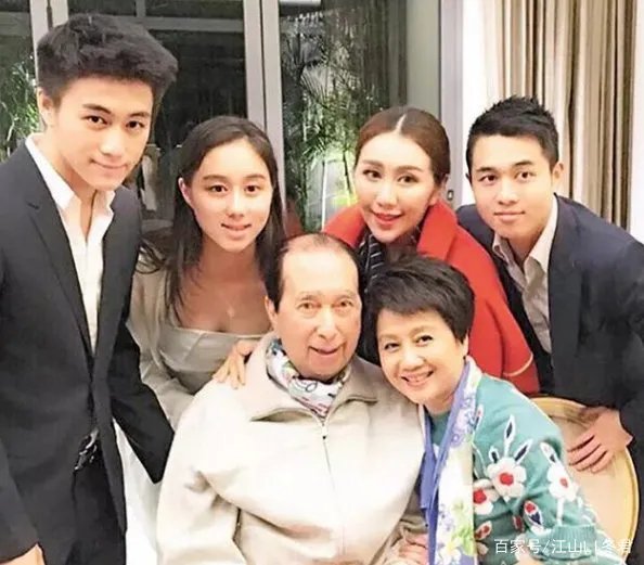 赌王儿子隐居海外30年,何猷君生母是梁安琪,为何由何超琼抚养?