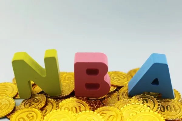 现在你认为有哪些公司,已经停止和NBA的合作了?