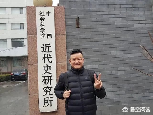 央视著名主持人李佳明,为何最近很少出现了?