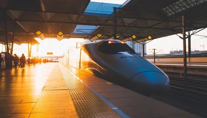 我国哪种交通工具是靠左行驶的 我国靠左行驶的交通工具是什么