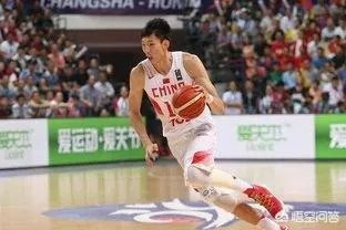 周琦每次出场,美国球迷都会欢呼,这是为什么?