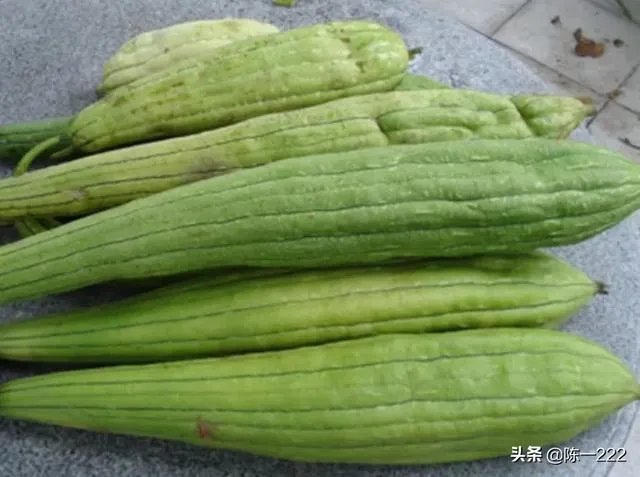 邻居奶奶经常把自己吃不了的蔬菜送给我们吃,我应该怎么拒绝?