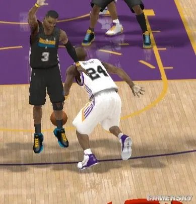 《NBA 2K12》过人方法(名人堂适用)