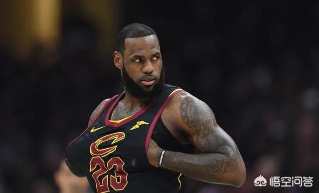 在2018赛季NBA颁奖典礼上，詹姆斯获得了什么奖？他本人没到现场是如何领奖的？