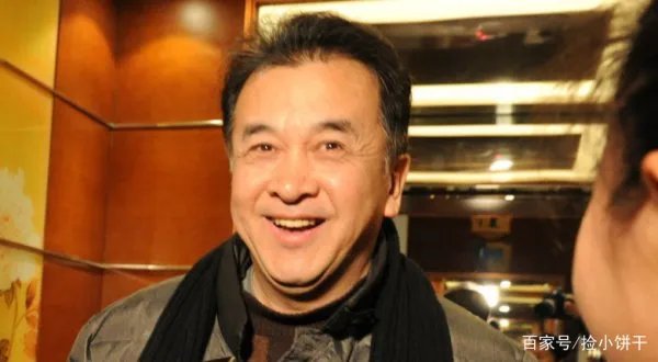 黄宏上午被免职,下午就被带走,如今多年过去了他过得怎么样?
