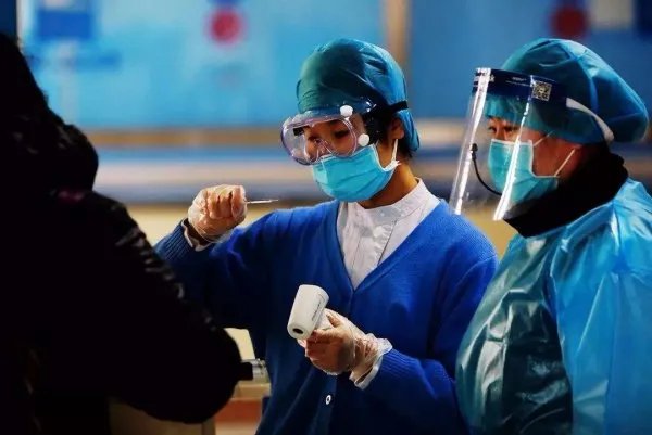 美国新冠肺炎超过632万例,人们应对新冠肺炎应该怎么做呢?