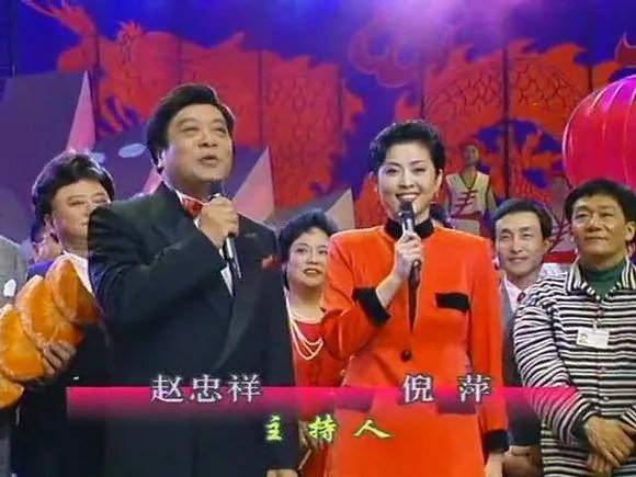 董卿倪萍两代央视一姐罕见合体,风光无限的她们为何泪流满面?