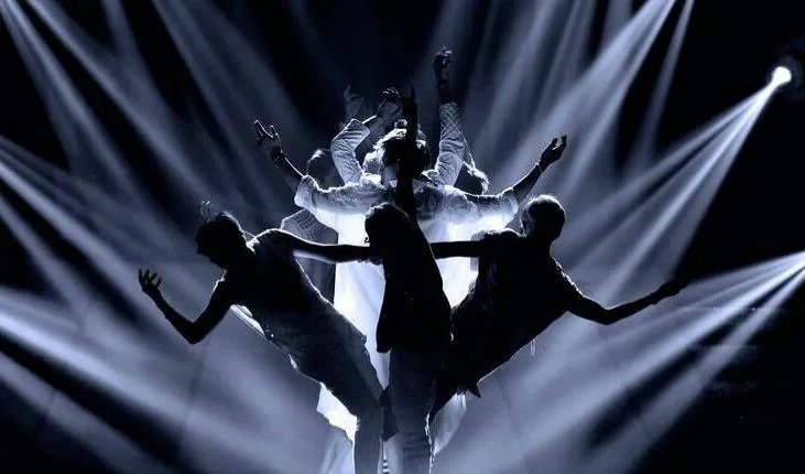 咆哮剧情版mv解析(EXO《咆哮》到底多厉害)