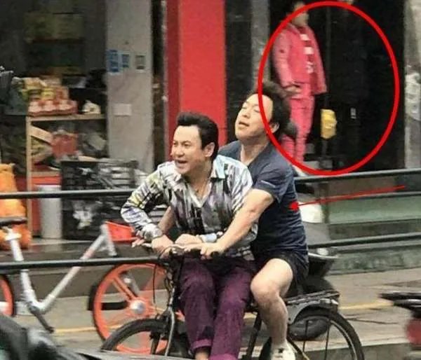 刘德华拍《拆弹专家2》穿假肢可见敬业,你还知道哪些敬业的明星?