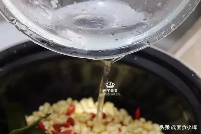 电饭煲能够煲压猪蹄吗?知道的能不能把过程写出来?