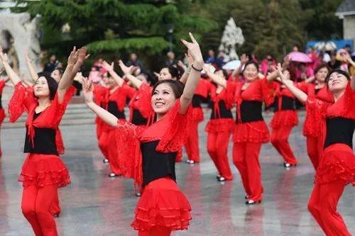 为什么有些大妈天天跳广场舞却还是那么胖?