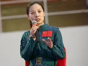 王亚平演示太空洗头，在太空中是如何洗头的？