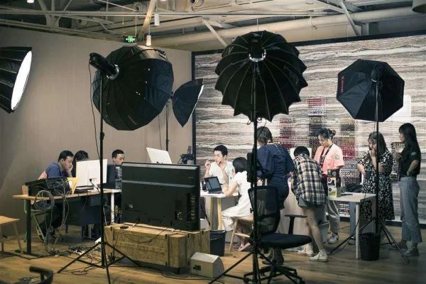 李诞发文道歉称以后会注意，你觉得直播带货有哪些细节需要注意？