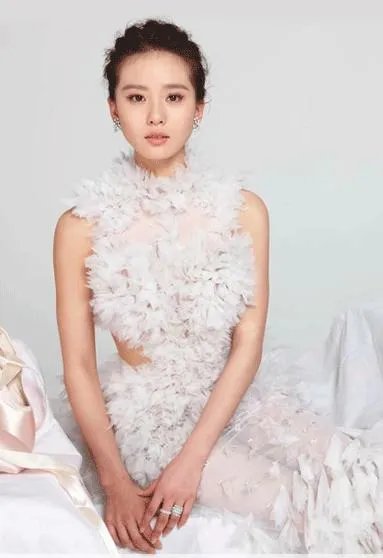 中国设计师兰玉的婚纱有名吗?有哪些女明星穿过?