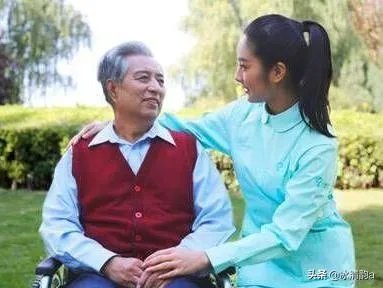 妻子回娘家照顾年迈的父亲,我却过起了单身生活,我该怎么办?