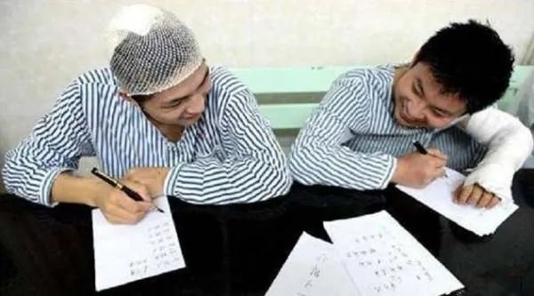 6年前因夺刀救人,从而错过高考的2位少年,后来如何了?