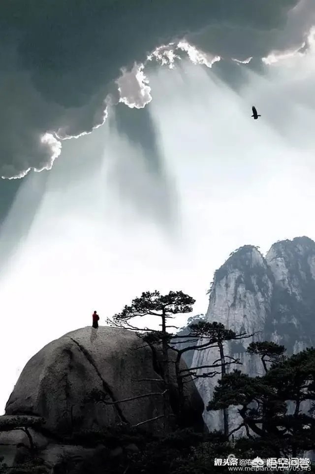 上联:晴空朗月惊雷,下联怎么对?