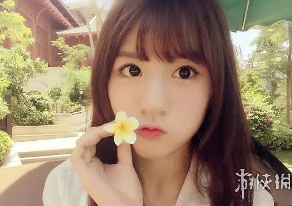 又是别人家的学妹！“白衬衣学妹”爆红网络秒杀奶茶
