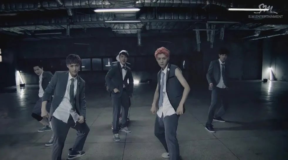咆哮剧情版mv解析(EXO《咆哮》到底多厉害)
