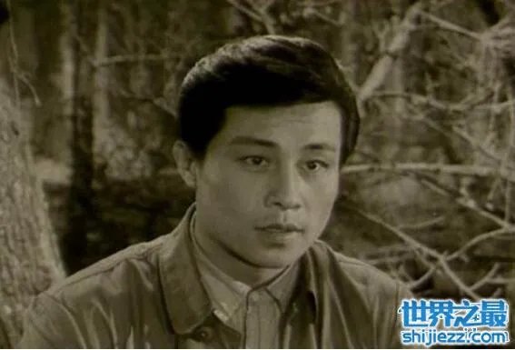 电影演员王心刚逝世是假的,其实在大连舒舒服服养老