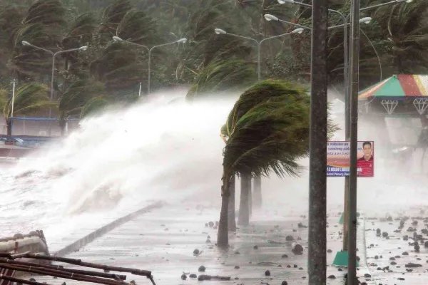 台风“环高”进入南海,台风天气应该注意什么?