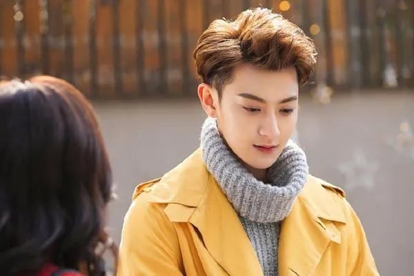 黄子韬父亲自曝身价200亿，那么黄子韬当初为什么要辛苦做练习生？