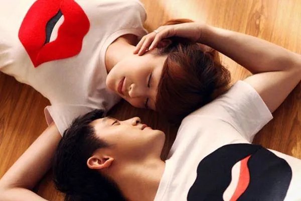 男子与妻子尸体同睡10年,一直舍不得埋掉,是什么原因让大家如此感动?