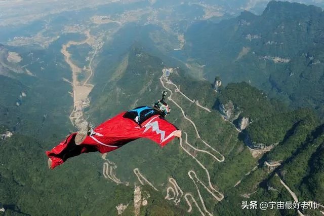 女大学生在张家界翼装飞行失踪,定位和手机都没带,生还的可能性大吗?