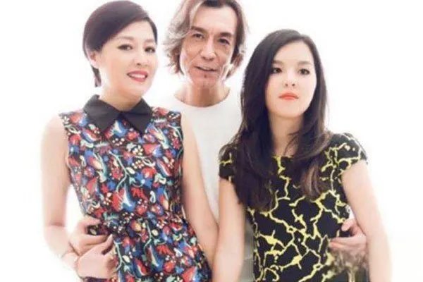 李咏老婆哈文个人资料现状 妻子改嫁了吗?是什么民族