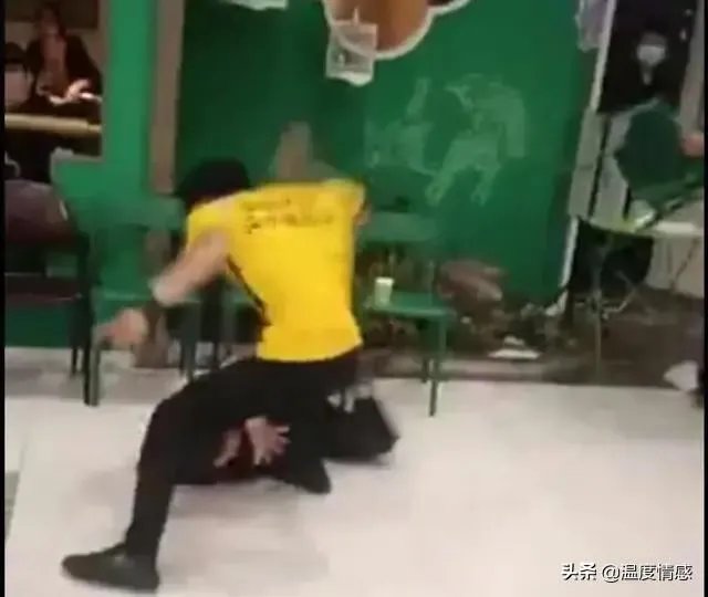 美团女外卖员