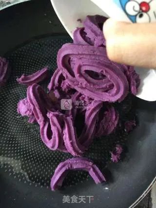 紫薯冰皮月饼