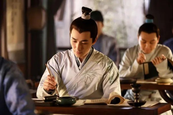 俗语“帝王爱长子,百姓爱幺儿”,什么意思?为何会这样?