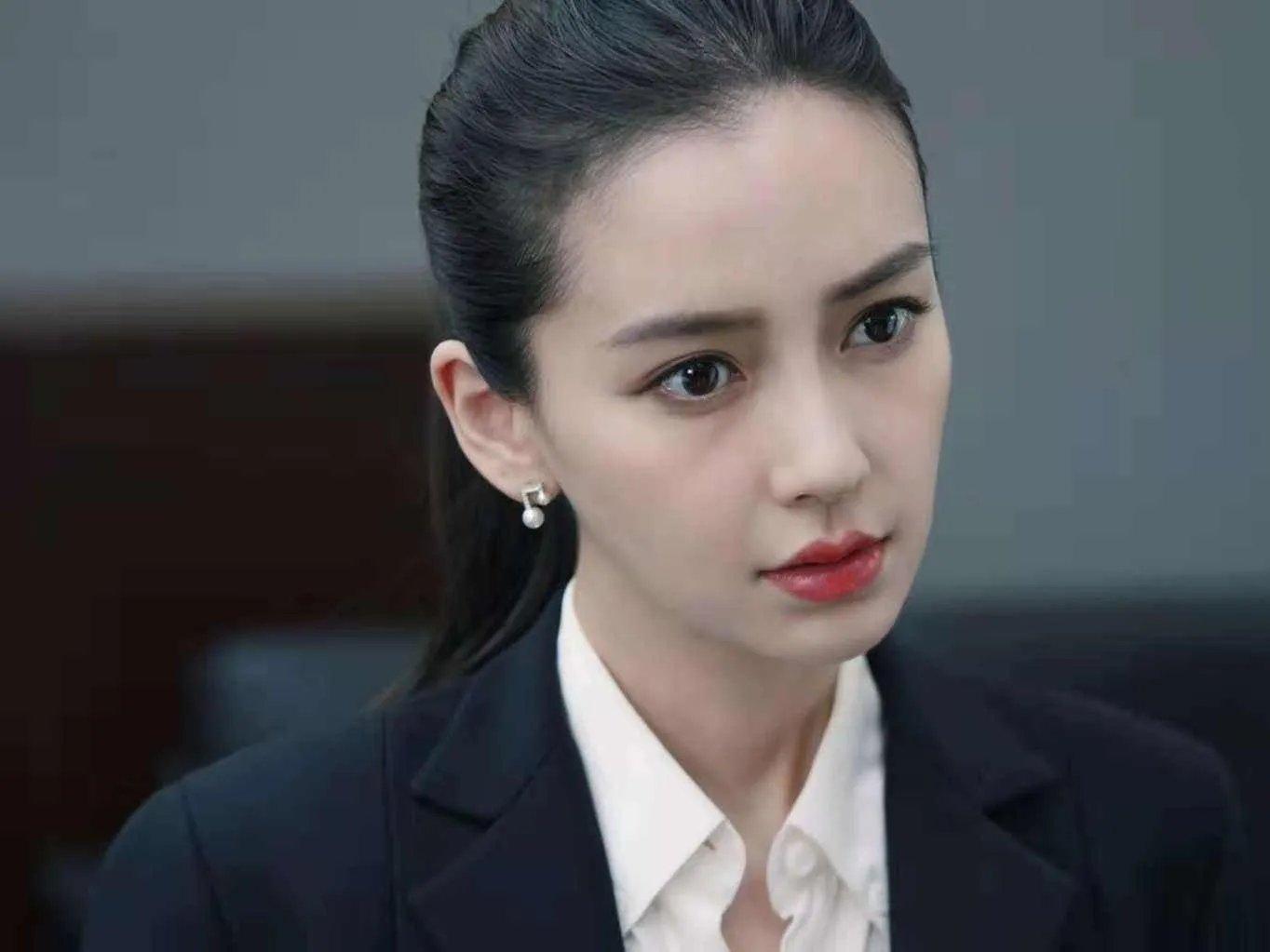杨颖曾经出示证明说自己没有整容,你觉得她整容了吗?你怎么看待这件事?