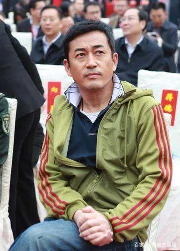 为娶张歆艺丢弃原配,与儿子闹翻的王志飞,后来怎样?